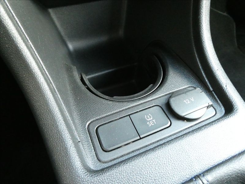 Volkswagen up! 1,0 MPi CLUB 55kW - fotka 30 z 47