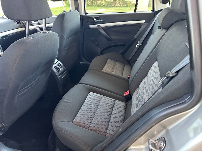Škoda Octavia (2009) 1.9TDi GARANCE KM - fotka 9 z 10