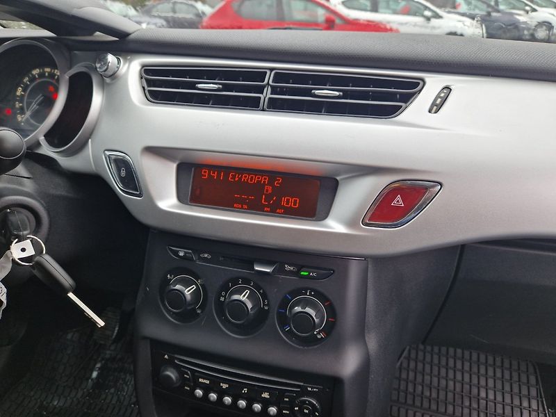 Citroën C3 (2010) 1,1i 44 KW Klima - fotka 17 z 30