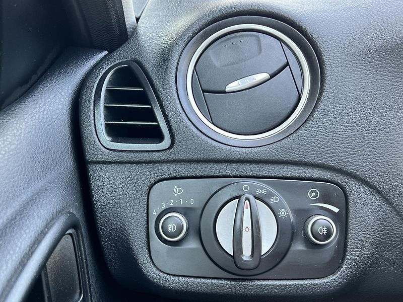 Ford S-MAX 2.2TDCi AUTOMAT NAVI KLIMA - fotka 13 z 44