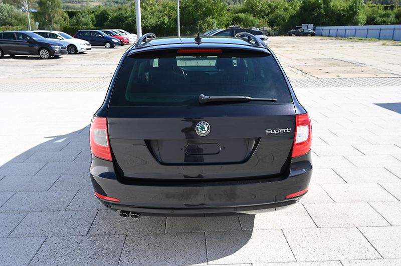 Škoda Superb 2.0TDI 125KW DSG Rezervace - fotka 6 z 56