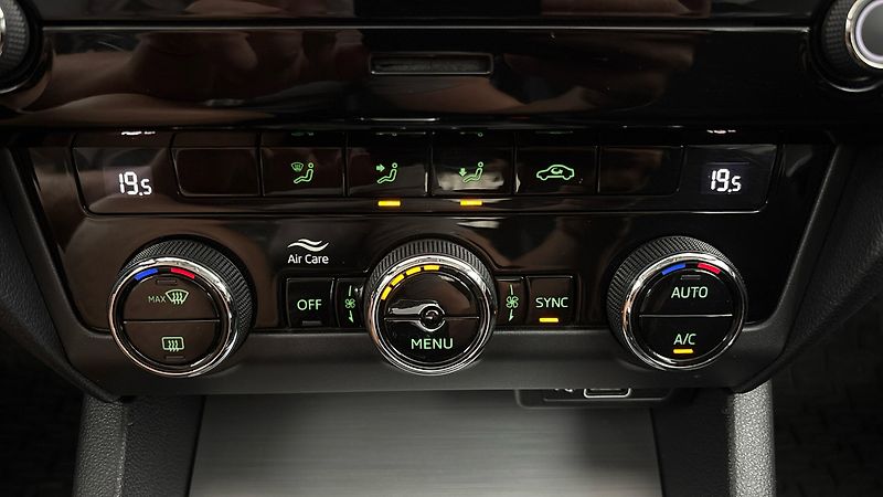 Škoda Octavia 1.5 TSI G-Tec DSG Ambition Com - fotka 13 z 23