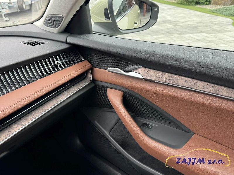 Škoda Superb L&K 2.0TDI DSG - fotka 27 z 52