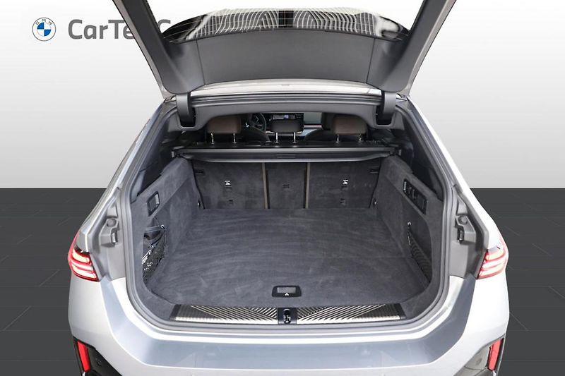 BMW Řada 5 540d xDrive Touring - fotka 8 z 31