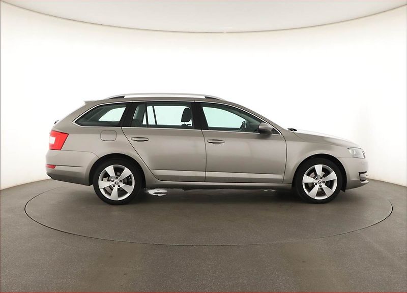 Škoda Octavia (2014) Style 2.0 TDI, Serv.kniha - fotka 6 z 14