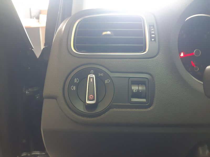Volkswagen Polo 1.2 TSI KLIMA NOVE ROZVODY - fotka 14 z 20