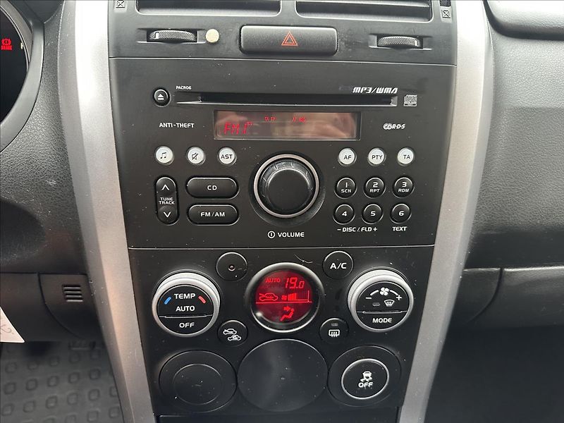 Suzuki Grand Vitara 1,6 4x4 1.majitel - fotka 16 z 22