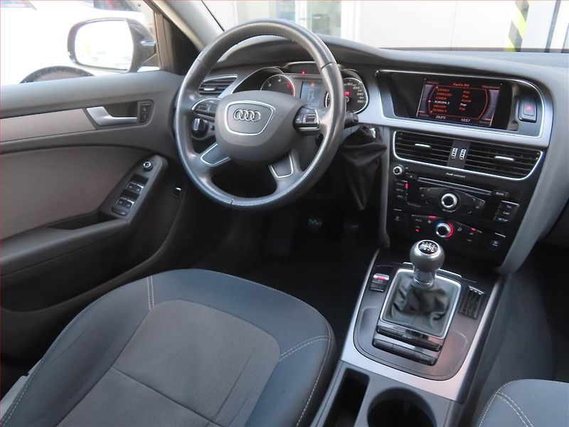 Audi A4 (2013) 2.0 TDI, Park. senzory - fotka 7 z 18