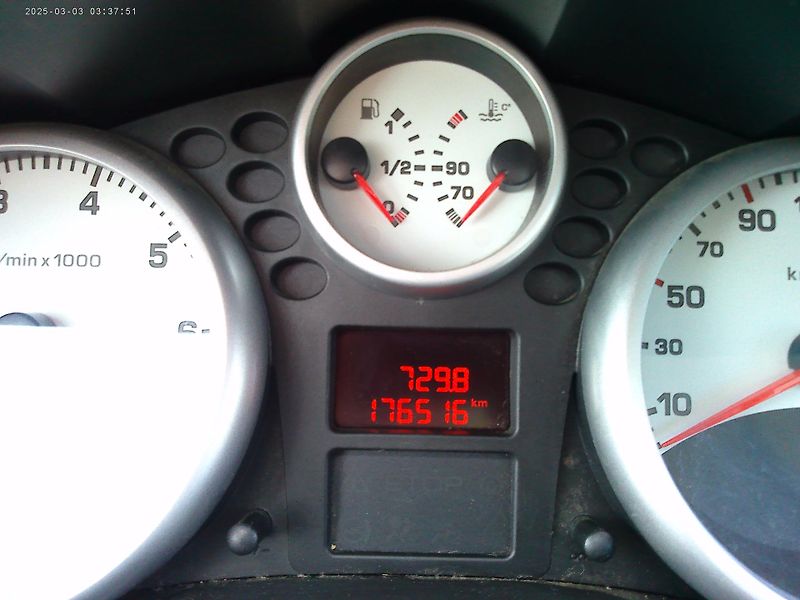 Peugeot 207 1.4i, 70 kW, klimatizace - fotka 15 z 25