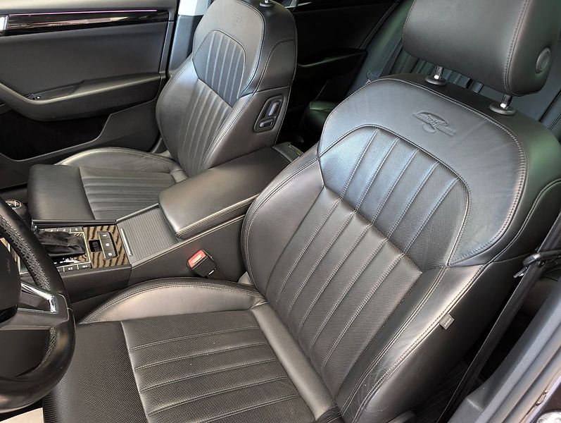 Škoda Superb 2.0 TDI Laurin&Klement 4X4 - fotka 13 z 34