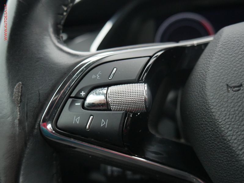 Škoda Octavia (2020) 2.0 TDi, Navi, LED, AC - fotka 17 z 20