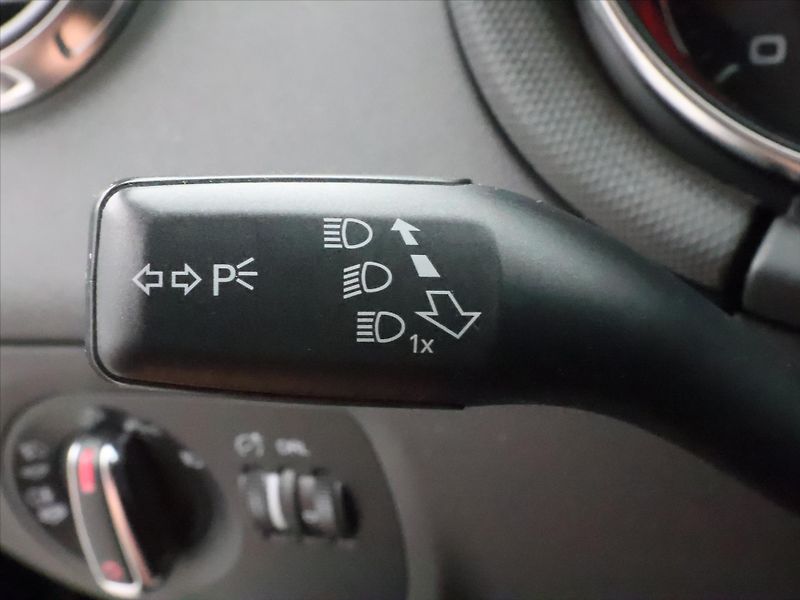 Audi TT 2,0 TFSI 147kW Kůže Xenon - fotka 17 z 33