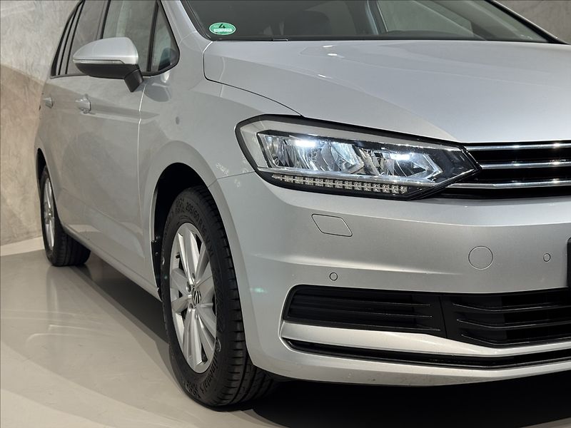 Volkswagen Touran 2,0 TDi  DSG Comfortline LED V - fotka 5 z 43
