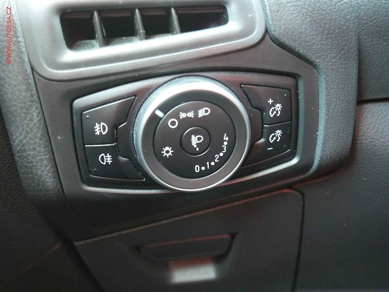 Ford Focus (2015) 1.5 TDCi, ČR, AC, temp - fotka 19 z 20