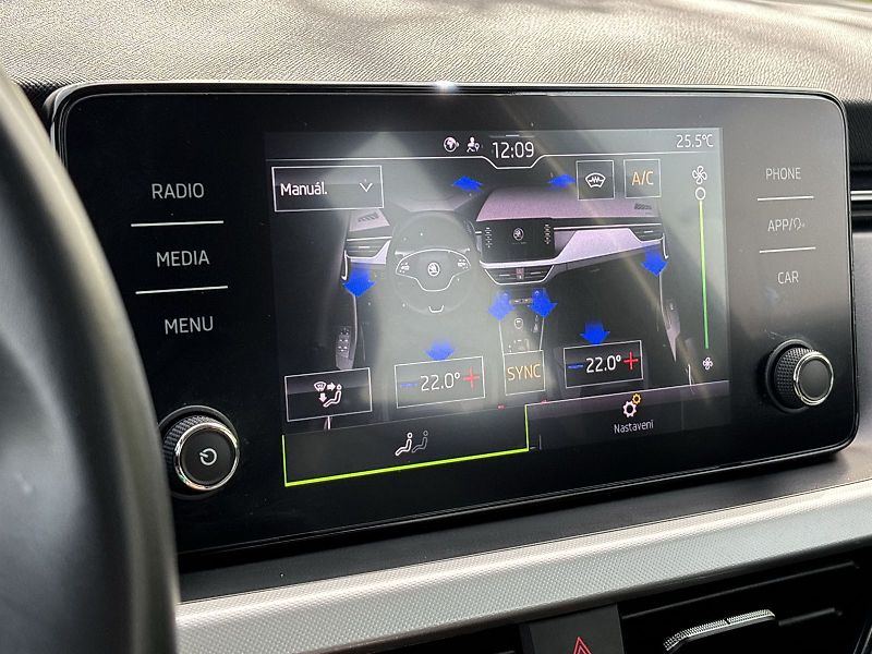 Škoda Kamiq (2021) 1.0 TSI DSG Style - fotka 13 z 31