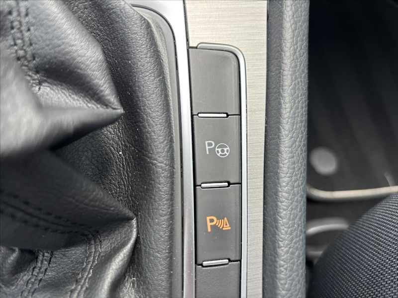 Volkswagen Golf 1,4 TSi AT Highline NAVI KAMER - fotka 34 z 47