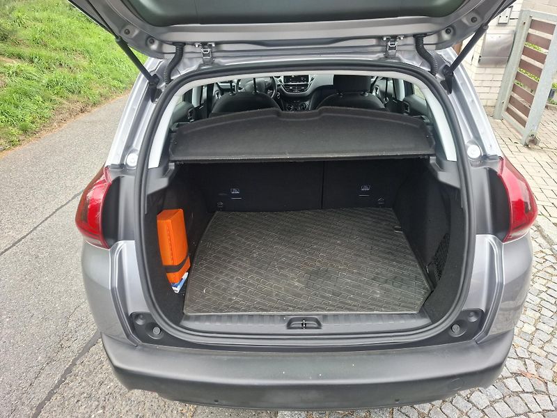 Peugeot 2008 (2019) Perfektni tech.stav - fotka 19 z 20