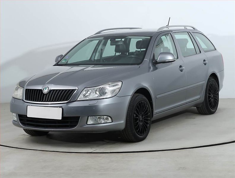 Škoda Octavia (2012) 1.4 TSI, Navi, Tempomat - fotka 2 z 21
