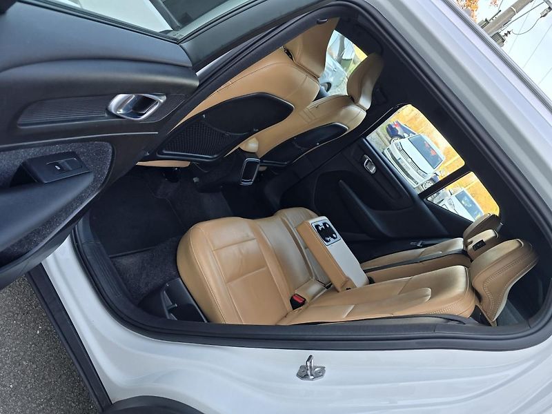 Volvo XC40 - fotka 39 z 43