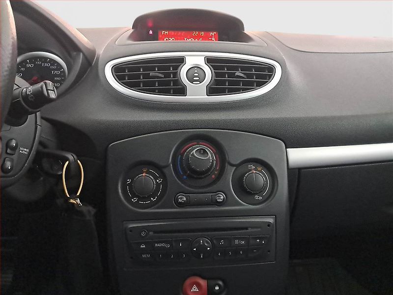 Renault Clio (2010) 1.2 16V , ČR,1.maj, po STK - fotka 12 z 15