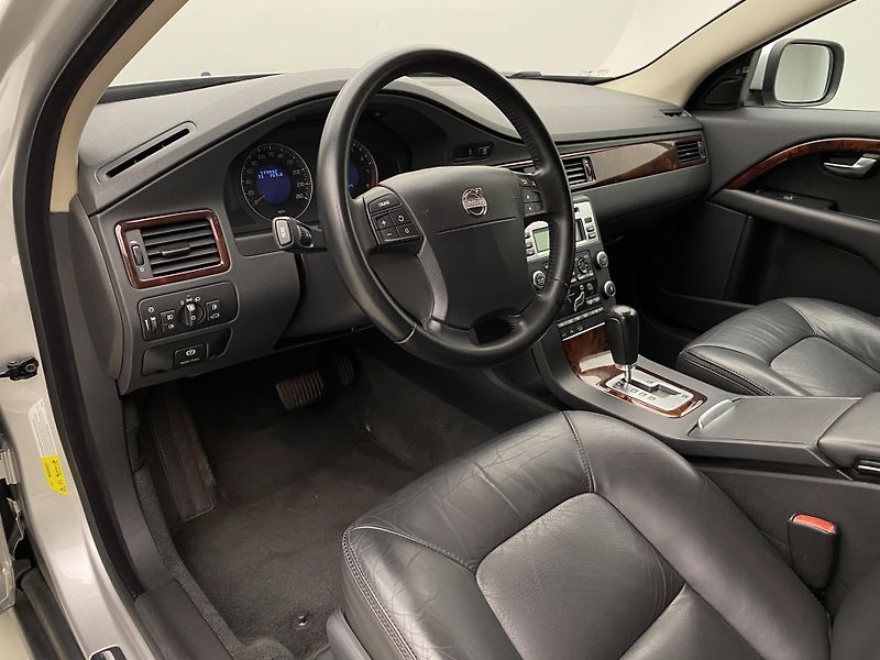 Volvo XC70 3.2 AWD MOMENTUM AUT CZ - fotka 4 z 42
