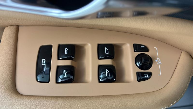 Volvo XC90 2.0 B5 AUT AWD Inscription - fotka 25 z 32