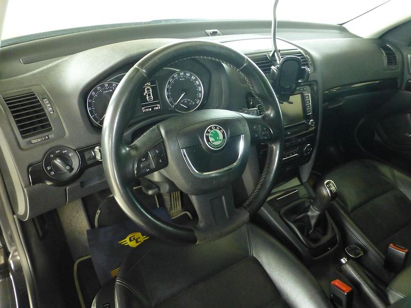 Škoda Octavia (2011) 2,0TDI*VYHŘ.SED**4X4**NAV**L&K - fotka 12 z 28