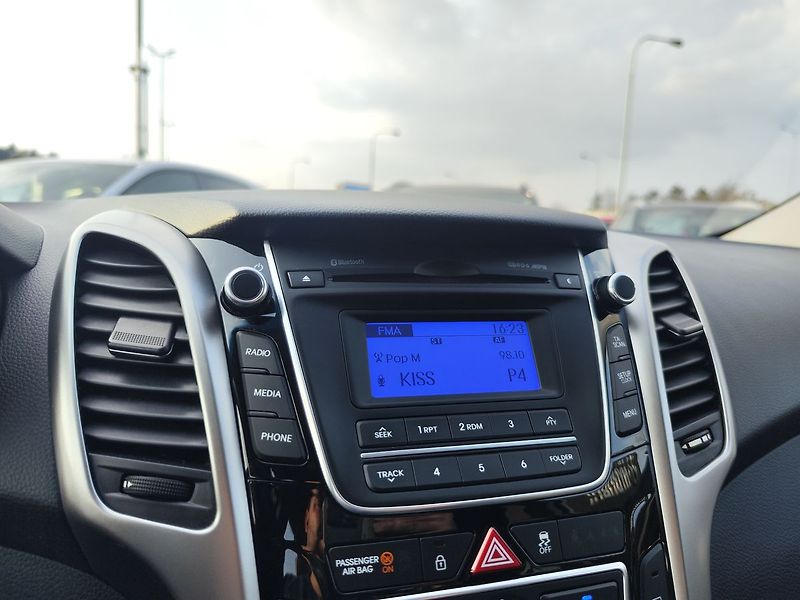 Hyundai i30 1.6 CRDi/81kW komfort - fotka 14 z 26