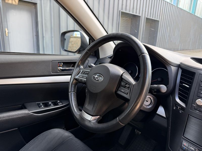 Subaru Outback 2,0 D BOXER / 4X4 / 110kW - fotka 21 z 28