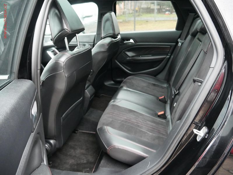 Peugeot 308 (2015) 2.0 HDi, 2.maj, AT, navi, LED - fotka 10 z 20