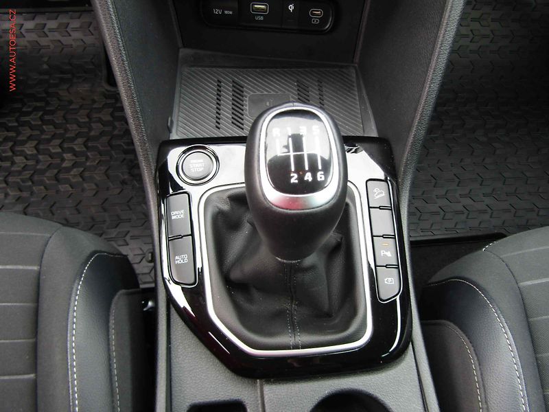 Kia Sportage (2022) 1.6 T-GDi, 1.maj,ČR, TOP - fotka 21 z 26