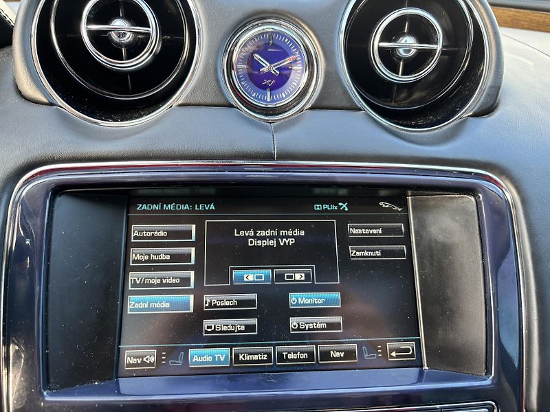 Jaguar XJ (2010) 3.0V6D Alu kola, rezervace - fotka 31 z 35