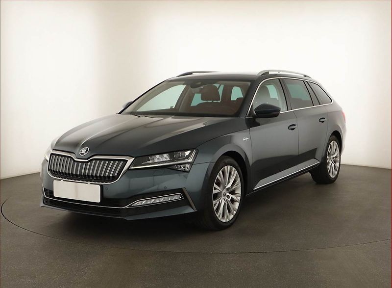 Škoda Superb (2021) Laurin&Klement iV 1.4 TSI PHEV - fotka 2 z 26