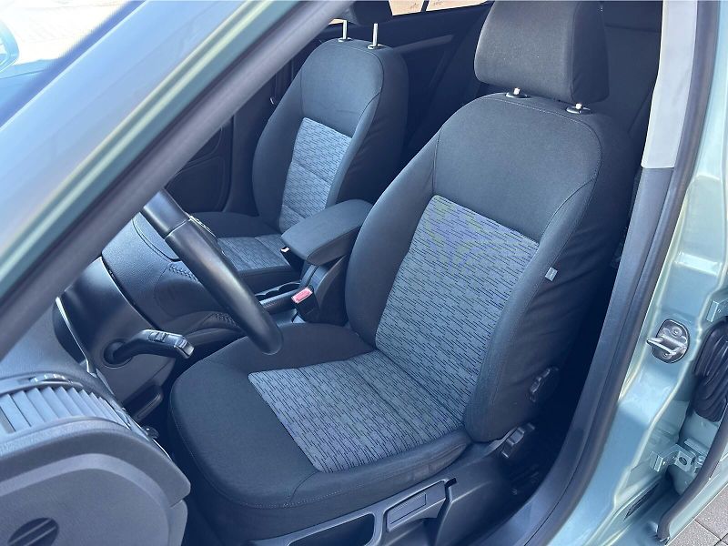 Škoda Octavia 1.6 MPi 75kW Ambiente Plus - fotka 22 z 29
