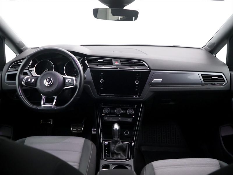 Volkswagen Touran 2,0 TDI 110kW R-Line DSG CZ - fotka 31 z 38