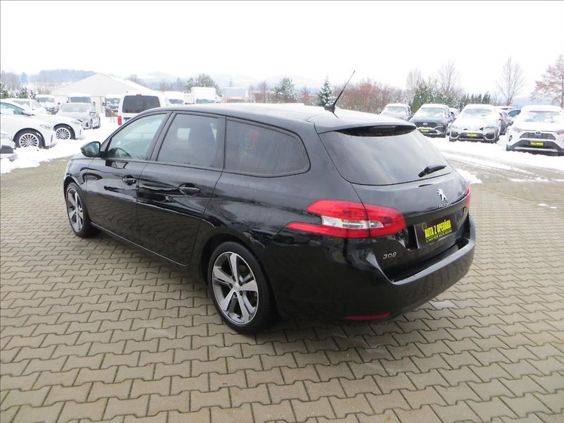 Peugeot 308 1,2 PureTech AUT8 S&S SW ČR - fotka 5 z 23