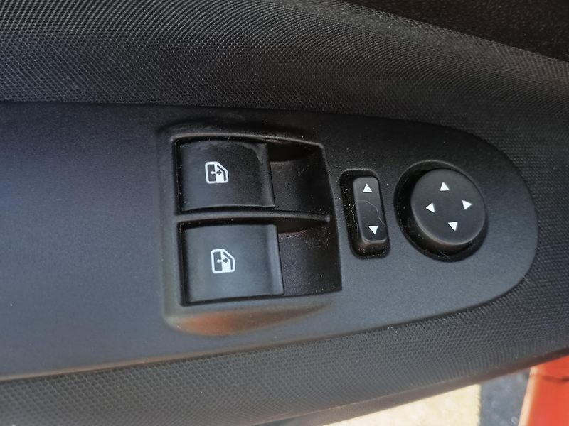 Fiat Punto (2014)  sada alu kol stáří dva roky - fotka 10 z 20