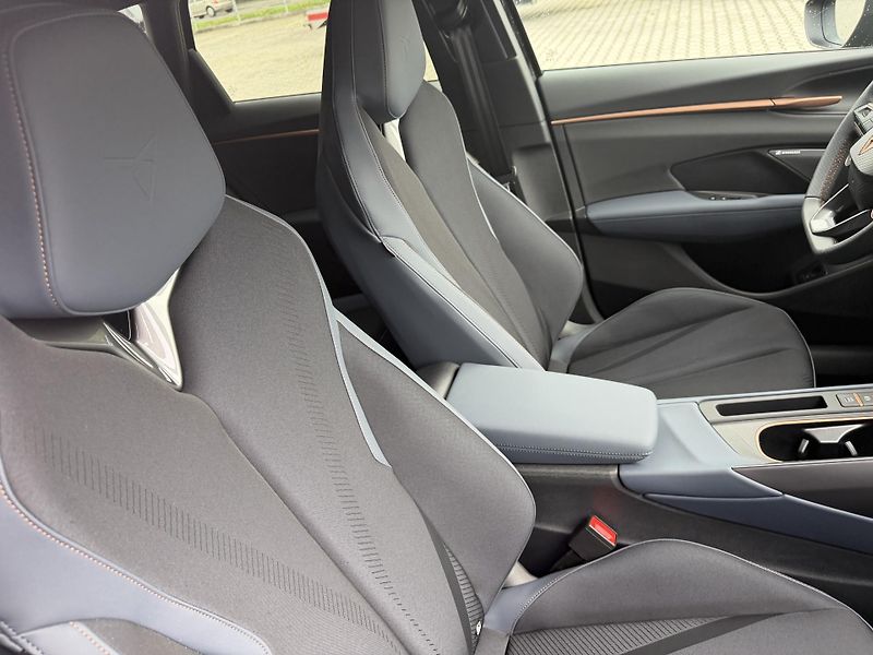 Cupra Terramar (2026) 2.0TSI 150kW 4WD R19 NT ZÁR 5L - fotka 26 z 37