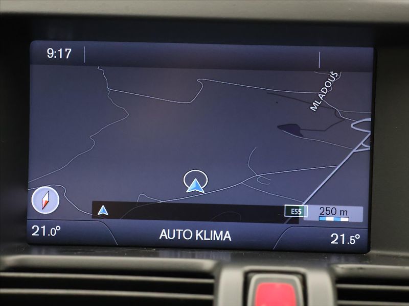 Volvo XC60 2,4 D3 120kW Momentum AWD AUT - fotka 22 z 33