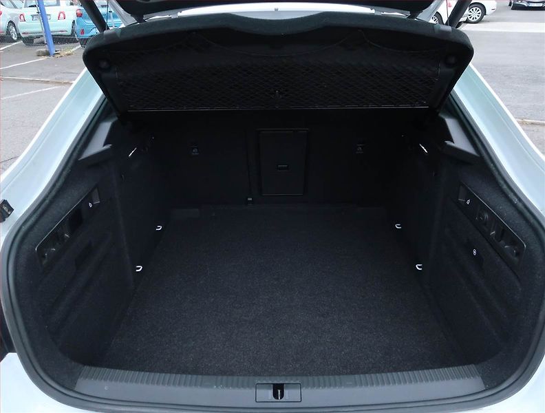 Škoda Superb (2022) Laurin&Klement 2.0 TDI - fotka 14 z 25