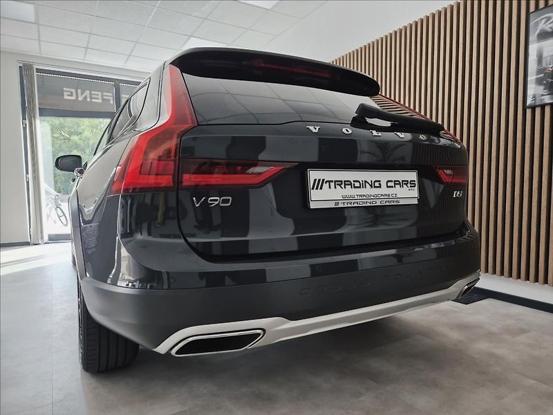 Volvo V90 CC D5 AWD Drive-E Pro POLESTAR - fotka 7 z 46