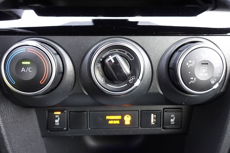 Toyota Yaris Verso 1.5VVTi CVT Comfort Style Tech - fotka 22 z 31