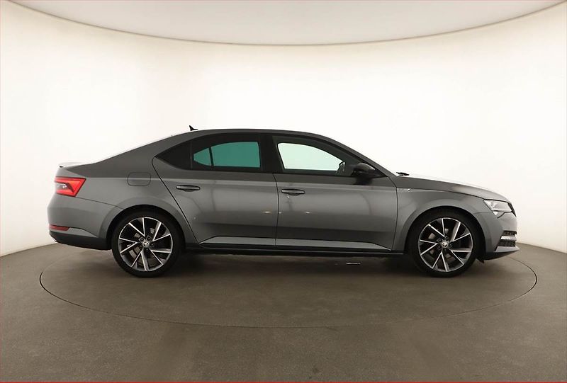 Škoda Superb (2022) Sportline 2.0 TDI - fotka 6 z 20