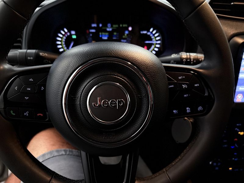 Jeep Renegade (2022) 1.3 T4 REZERVOVÁNO - fotka 38 z 43