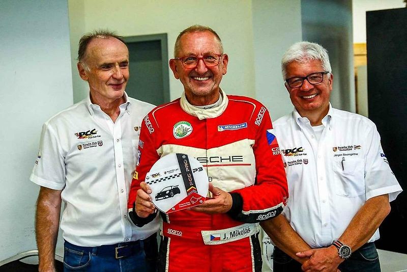 Sedmdesátiletý Jaroslav Mikoláš vyhrál celý německý seriál Porsche PCC Pro. Foto: se svolením J. Mikoláše