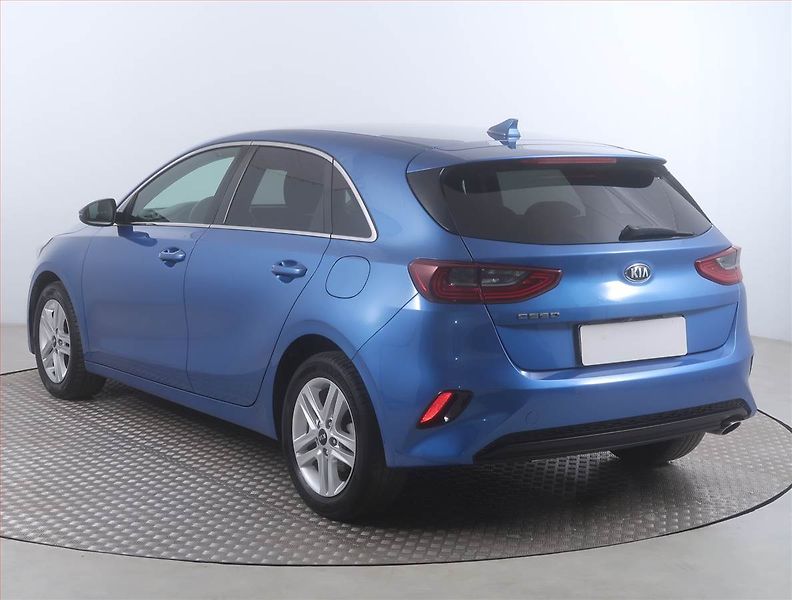Kia Ceed (2020) Gold 1.0 T-GDI, Serv.kniha - fotka 4 z 16