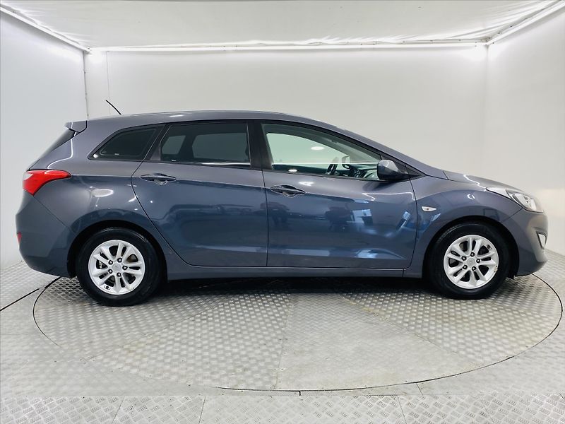 Hyundai i30 1,6 GDi 99 kW 1.maj. ČR Komfor - fotka 23 z 25