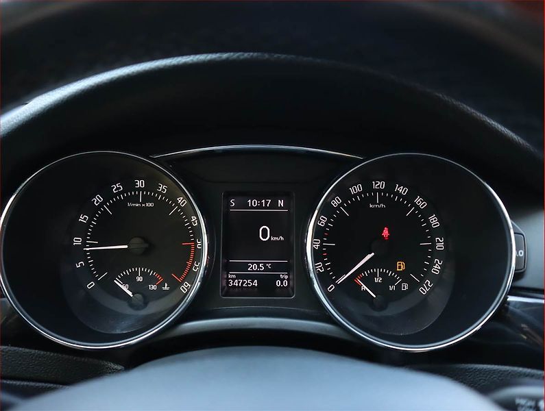 Škoda Superb (2013) Laurin&Klement 2.0 TDI - fotka 11 z 21