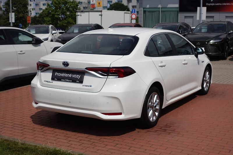 Toyota Corolla 1,8HSD Comfort + Style - fotka 4 z 31