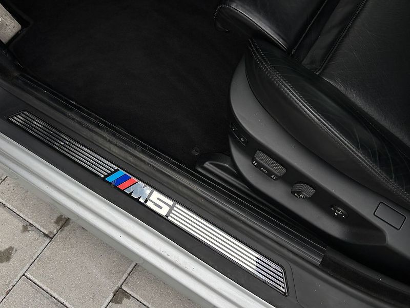 BMW M5 E39 Kompletní dokumentace TOP - fotka 27 z 30
